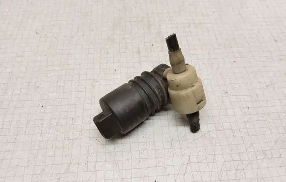 Opel Astra G Windscreen/windshield washer pump 90585762