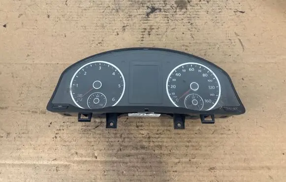 Volkswagen Tiguan Speedometer (instrument cluster) VD104818 5N0920972A 1073922787