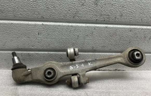 Volkswagen PASSAT B5 Front lower control arm/wishbone
