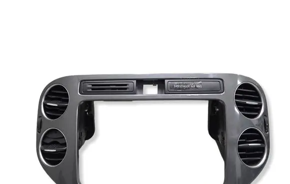Volkswagen Tiguan Radio/GPS head unit trim 5N0858071E