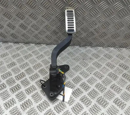 Land Rover Defender Accelerator throttle pedal L8B29F836BB