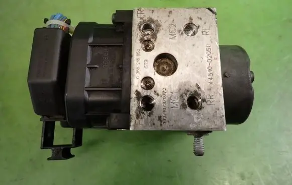 Toyota Corolla E120 E130 ABS Pump