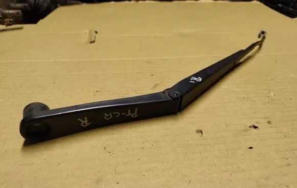 Chrysler PT Cruiser Front wiper blade arm 