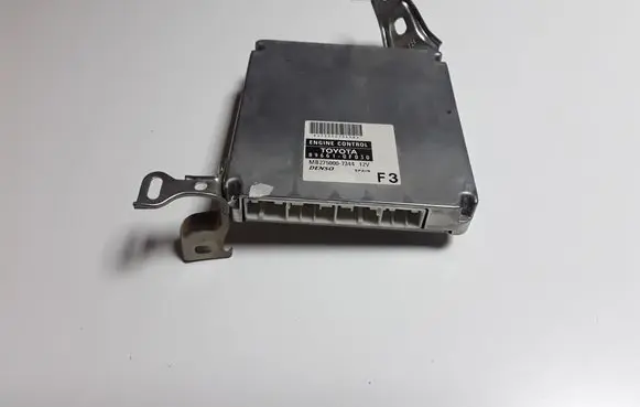 Toyota Corolla Verso AR10 Engine control unit/module 896610F030