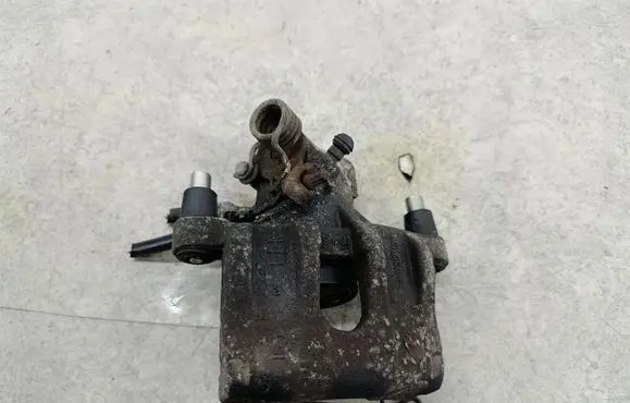 Volvo C30 Rear brake caliper 