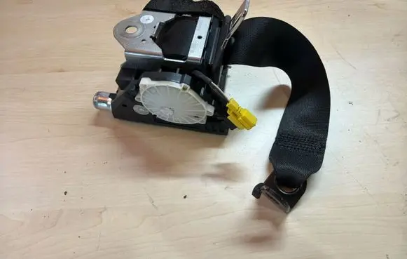 Mercedes-Benz E W212 Rear seatbelt 071723020