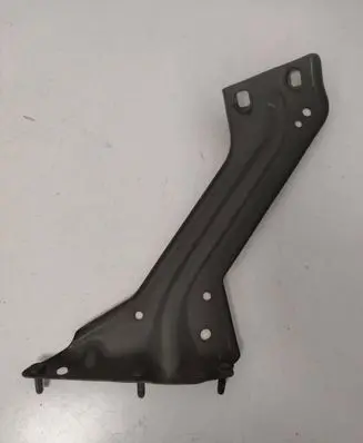Audi Q5 SQ5 Fender mounting bracket 8R0821135