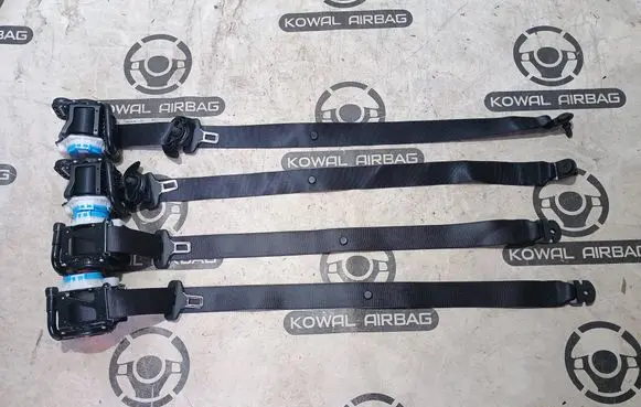 Mercedes-Benz A W176 Front seatbelt A1768602185 A1768602285 A0008600388
