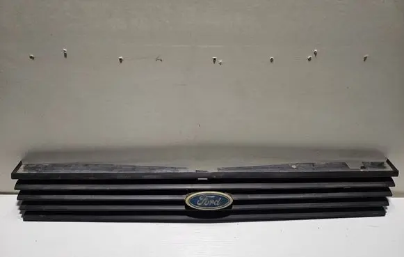Ford Fiesta I Front grill 77FG8150FAFA
