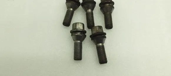 Volvo XC60 Nuts/bolts 