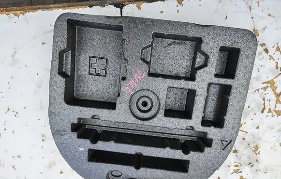 Nissan Juke I F15 Other trunk/boot trim element 