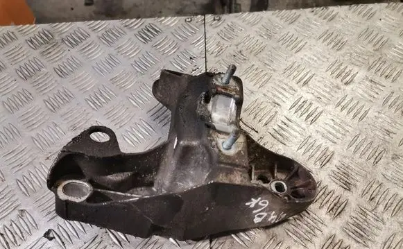 Audi A4 S4 B6 8E 8H Engine mounting bracket 8e0199351