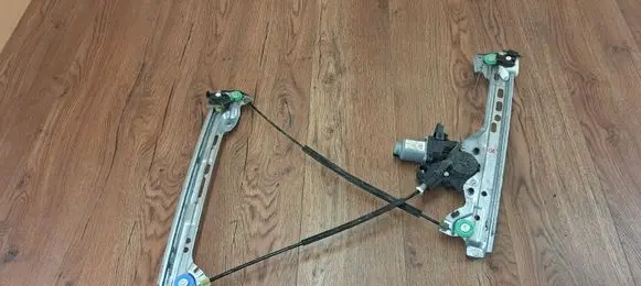 Renault Megane IV Front door window regulator with motor 807215959R 807213056R