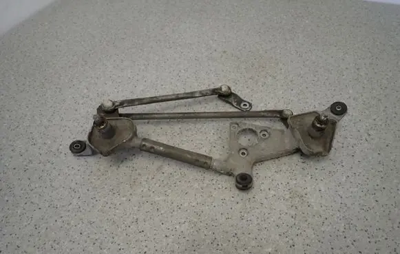Suzuki SX4 Front wiper linkage 