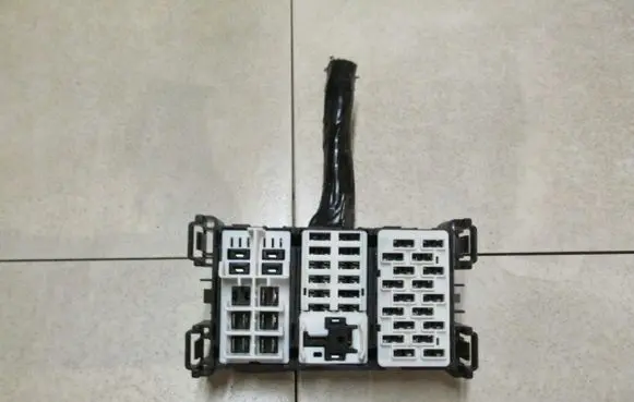 Ford Ecosport Relay mounting block 