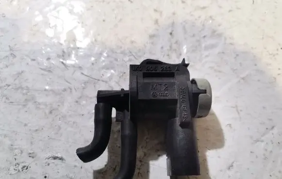 Volkswagen PASSAT B6 Vacuum valve 1K0906283A