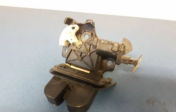 Audi A4 S4 B7 8E 8H Tailgate/trunk/boot lock/catch/latch 8P4827505B