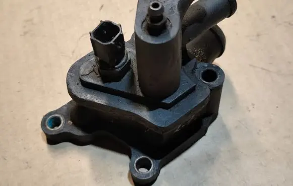 Chrysler Sebring (ST-22 - JR) Thermostat housing 