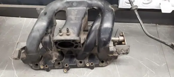 Ford Mondeo MK I Intake manifold 938F9424LE