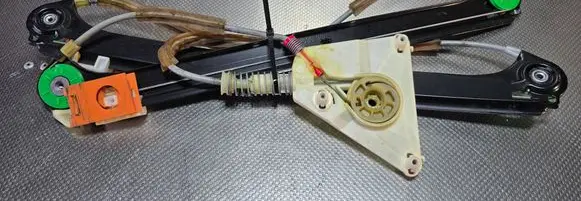 Audi A3 S3 8P Front door electric window regulator 8P4837462C