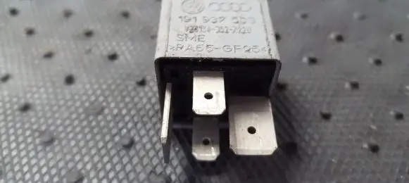 Skoda Fabia Mk1 (6Y) Other relay 191937503 V23134-J52-X228