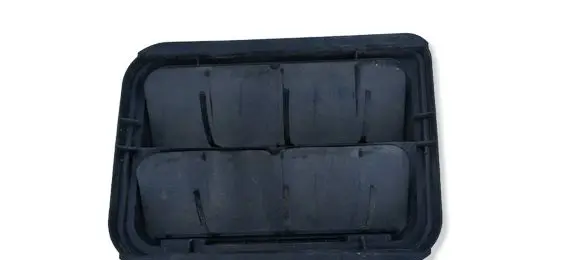 Dacia Sandero Quarter panel pressure vent 7700838358