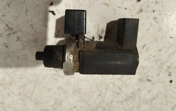 Volkswagen PASSAT B6 Turbo solenoid valve 8E0906628