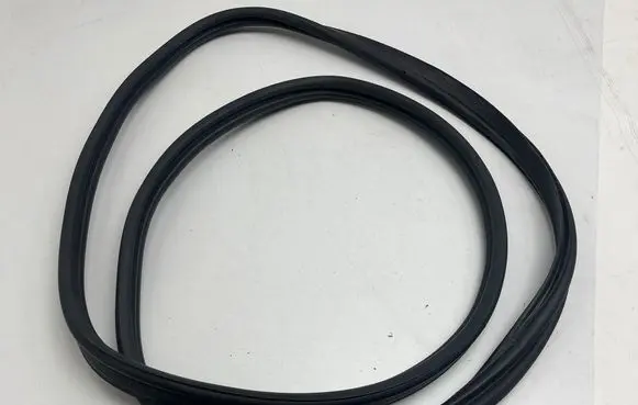 Volvo S60 Trunk rubber seal (body)