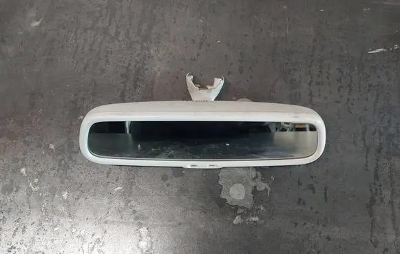 Rear view mirror (interior)
