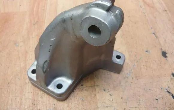 Mercedes-Benz E W211 Engine mounting bracket A6422230004