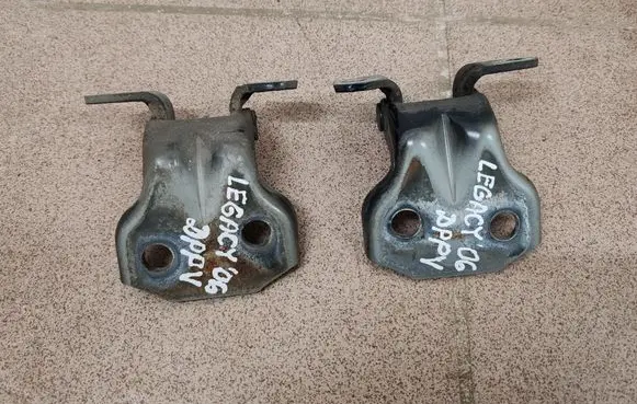 Subaru Legacy Front door hinge set 