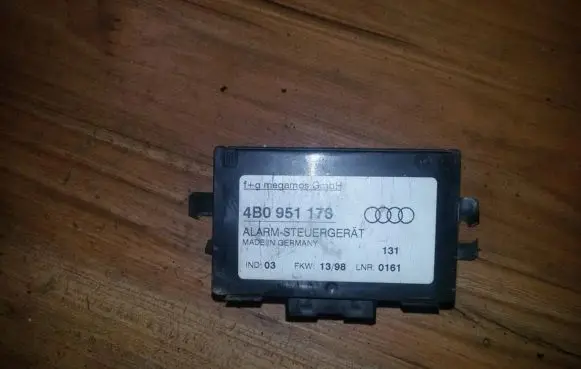 Audi A4 S4 B5 8D Other control units/modules 4b0951173