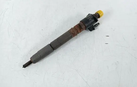 Volvo V60 Fuel injector 31303238