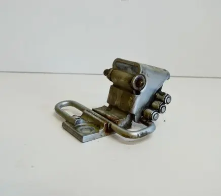Volkswagen Eos Front door upper hinge 1Q0831411A