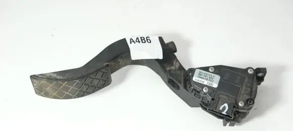 Audi A4 S4 B6 8E 8H Accelerator throttle pedal 8E17215238E1721523