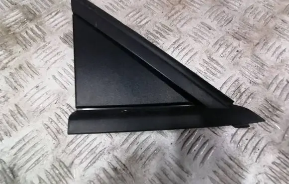 Opel Crossland X Front door glass trim molding 13482335
