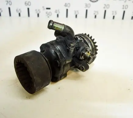Volkswagen Touareg I Power steering pump 33D0422153C