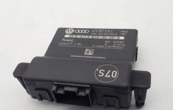 Volkswagen PASSAT B6 Gateway control module 3C0907530C 3C0907951A