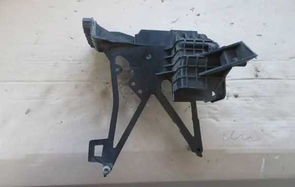 Mercedes-Benz E W213 Front bumper mounting bracket A2136206400