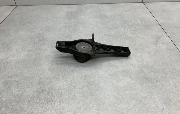 Audi Q3 8U Radiator mount bracket 8K0805201A