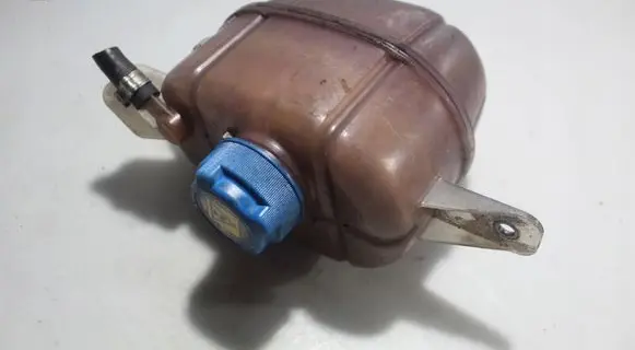 Coolant expansion tank/reservoir