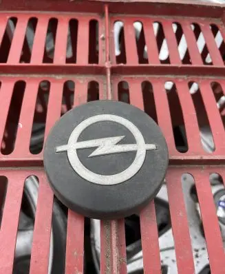 Opel Commodore C Original wheel cap 90047224