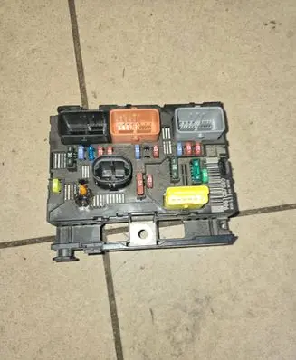 Citroen C4 I Picasso Fuse module 9661087080 L1100