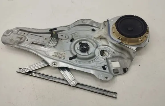 KIA Sportage Front window lifting mechanism without motor 824803U110