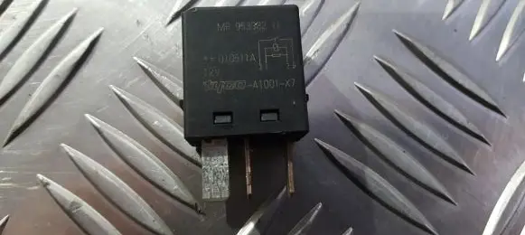 Volvo S40, V40 Other relay MB9533821L A1001X7
