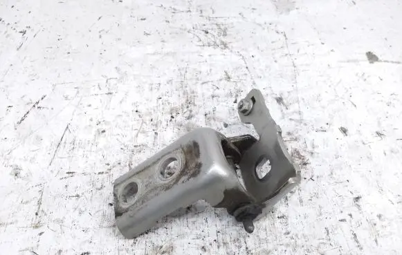 Peugeot 308 SW Front door upper hinge
