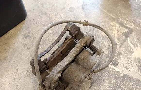 Nissan X-Trail T32 Front brake caliper