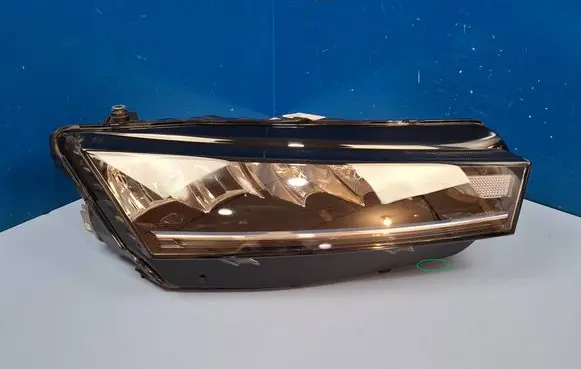Skoda Octavia Mk4 Headlight/headlamp 5E4941016 030111823200