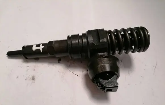 Volkswagen Golf IV Fuel injector 038130073AG 0414720215