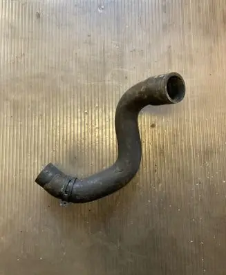 Engine coolant pipe/hose